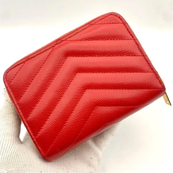 Yves Saint Laurent Red Quilted Leather Wallet - Picture 3 of 10